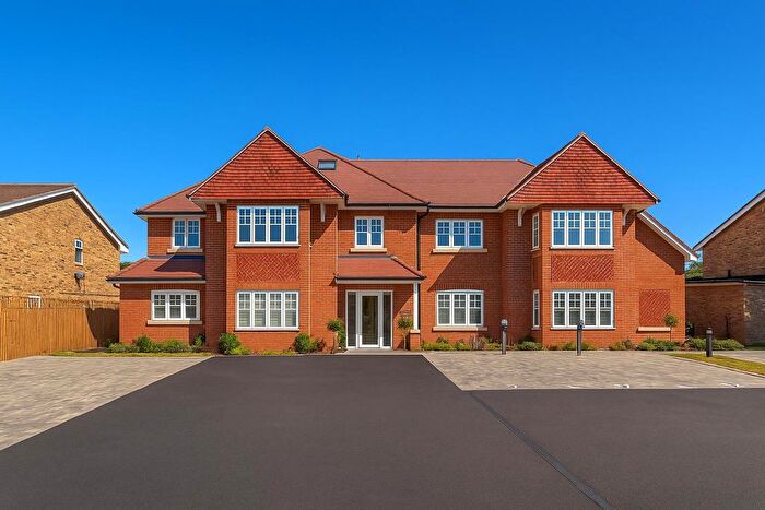 2 Bedroom Flat For Sale In Queens Road, Weybridge, KT13