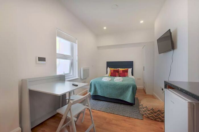 Studio To Rent In Warwick Road (/), Earls Court, London, SW5