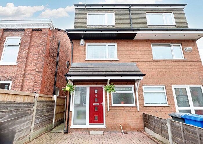 3 Bedroom Semi-detached House For Sale In Worsley Road, Eccles, M30