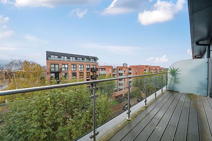 3 Bedroom Flat To Rent In Lawrence Road, London, N15