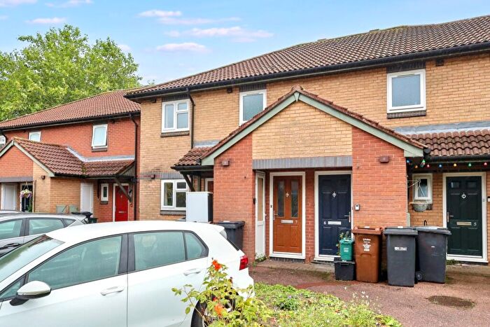 1 Bedroom Flat For Sale In Reed Close, London Colney, Hertfordshire, AL2