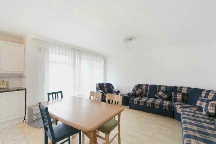 3 Bedroom Flat For Sale In Ashbourne Court, London, E5