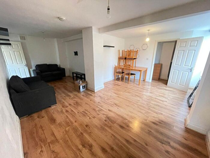 3 Bedroom Flat To Rent In Bickerton Road, London, N19