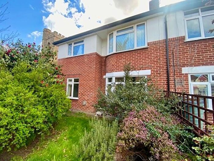2 Bedroom Maisonette For Sale In St Johns Road, Isleworth, TW7