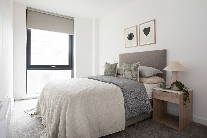 1 Bedroom Apartment To Rent In Milliners Yard, L3