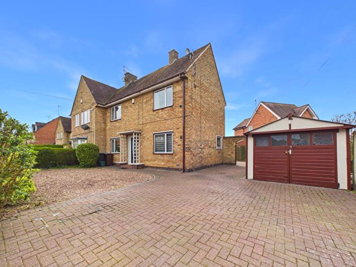 3 Bedroom Semi-Detached House For Sale In St Peters Road, Chellaston, DE73