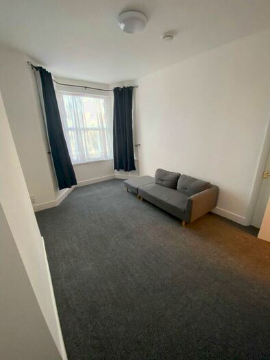 1 Bedroom Flat To Rent In Bedroom Flat &#; Kensington Gardens, Ilford, IG1