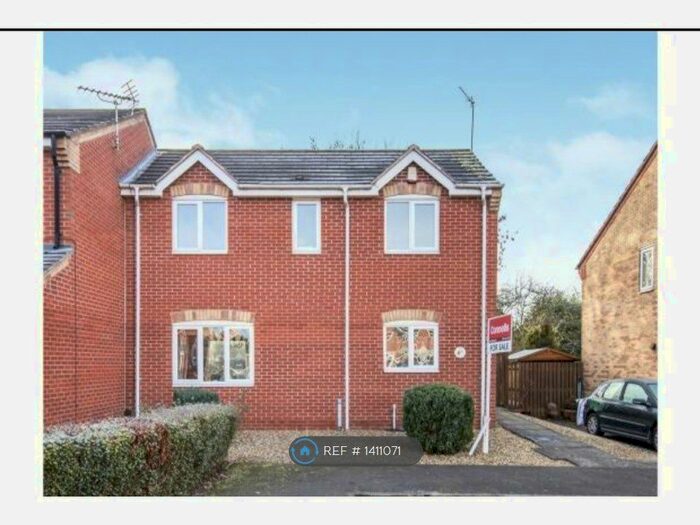 3 Bedroom Semi-Detached House To Rent In Grange Close, Leicester, LE2