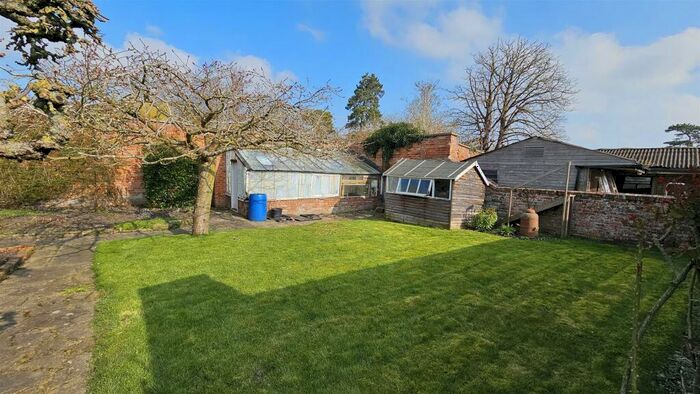 5 Bedroom Detached House For Sale In Sutton Lane, Elton, NG13