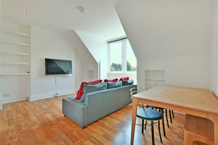 3 Bedroom Flat To Rent In Dartmouth Road, Mapesbury, NW2