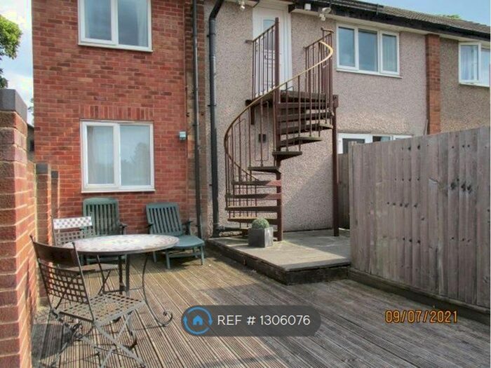 2 Bedroom Flat To Rent In Welham Drive, Rotherham S60