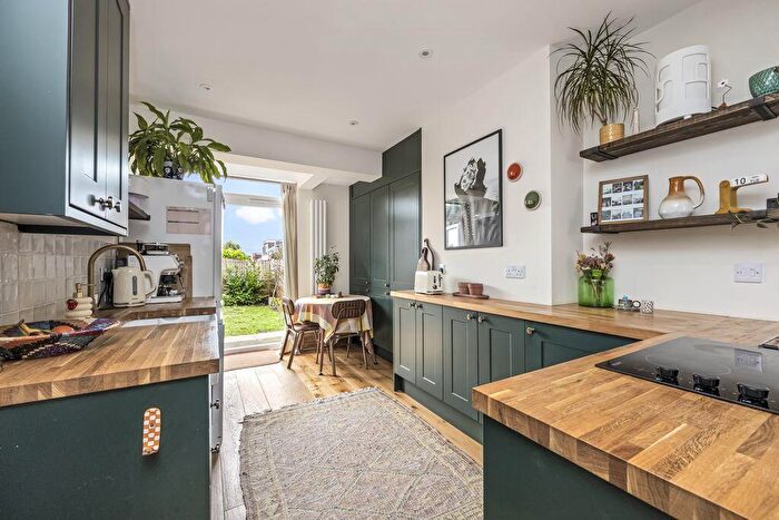 2 Bedroom Flat For Sale In Shanklin Road, Brighton, BN2