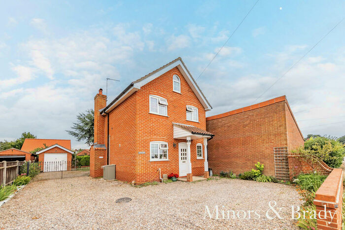 3 Bedroom Detached House For Sale In Main Road, Clippesby, NR29