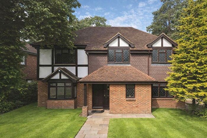 4 Bedroom Detached House To Rent In Chadworth Way, Raleigh Drive, Esher, Surrey, KT10