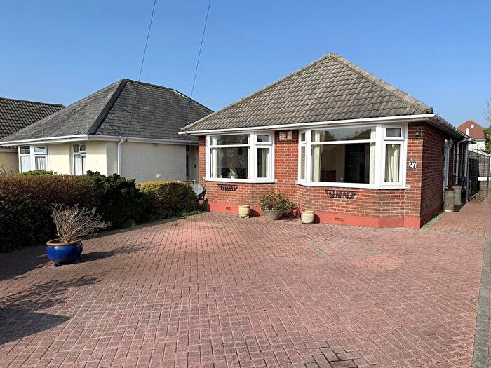 3 Bedroom Bungalow For Sale In Middle Road, Oakdale, Poole, BH15