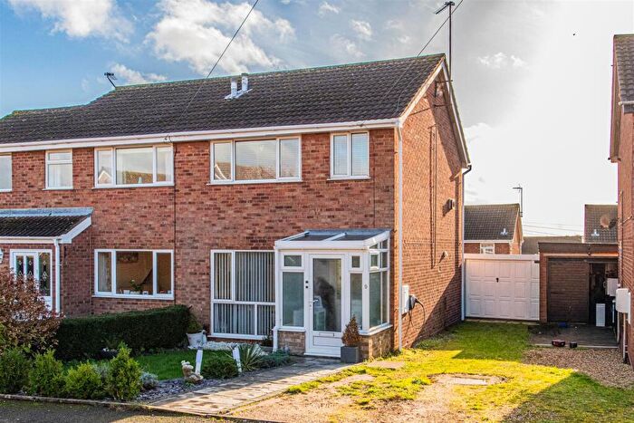 3 Bedroom Semi Detached House For Sale In Drake Close, Rothwell, Kettering, NN14