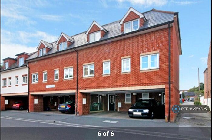 2 Bedroom End Of Terrace House To Rent In Stone Terrace, Farnborough, GU14