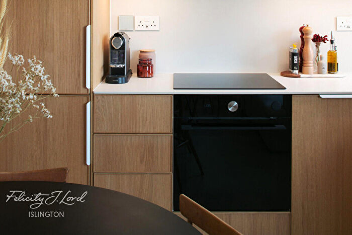 2 Bedroom Apartment For Sale In Highbury Grove, London, N5