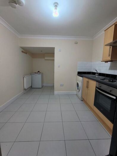 1 Bedroom Flat To Rent In Penrhyn Crescent, London, E17