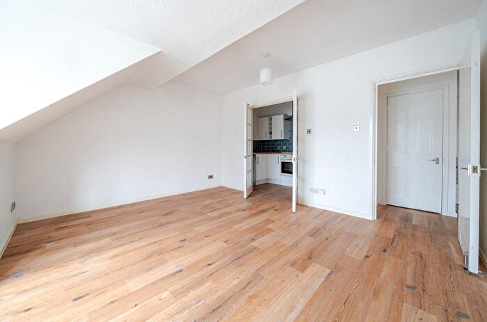 1 Bedroom Flat To Rent In Atlantic Close, Southampton, Hampshire, SO14