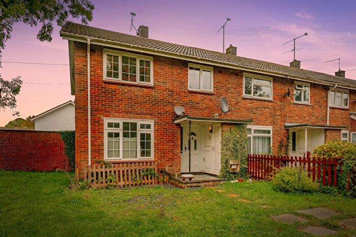 4 Bedroom End Terrace House For Sale In Heron Close, Crawley, RH11