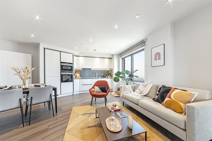 2 Bedroom Flat To Rent In Uncle Southall, Merrick Road, Southall, UB2