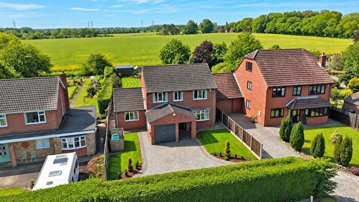 4 Bedroom Detached House For Sale In College Close, Alkborough, DN15