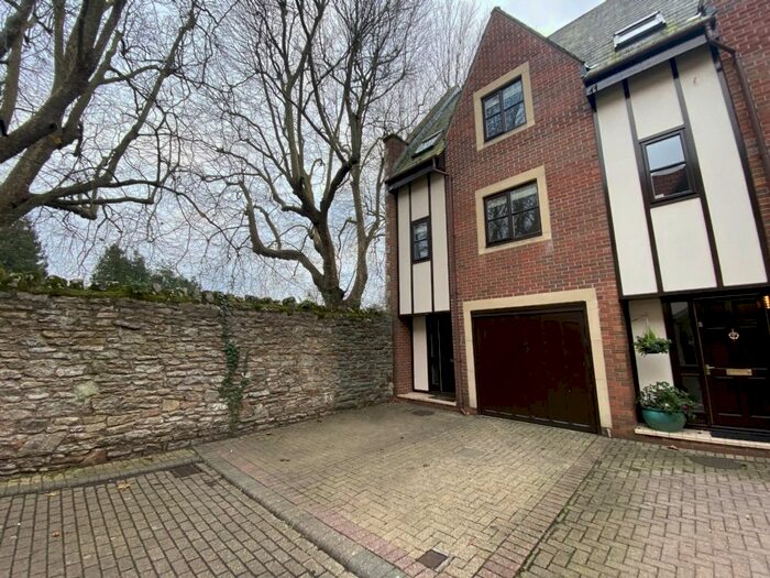 2 Bedroom Town House To Rent In Carlton Mews, Wells, BA5