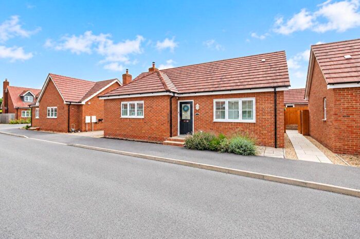 2 Bedroom Detached House For Sale In Walnut Close, Blunham, MK44