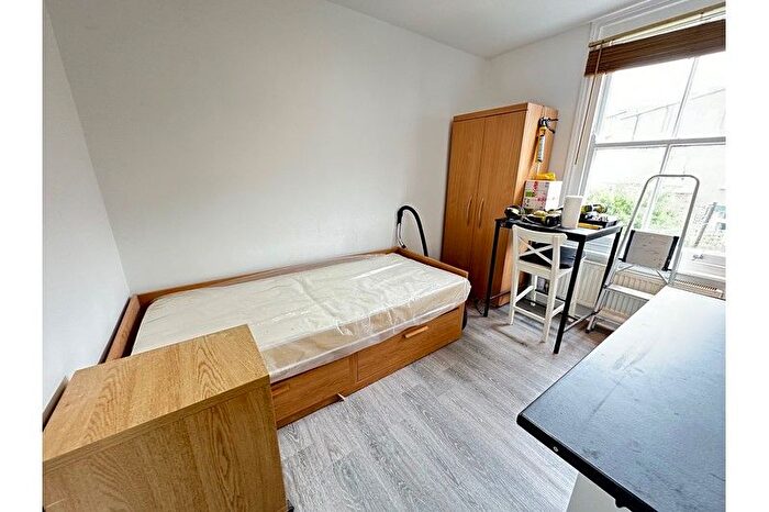 Studio To Rent In Richmond Way, Brook Green, London, W14
