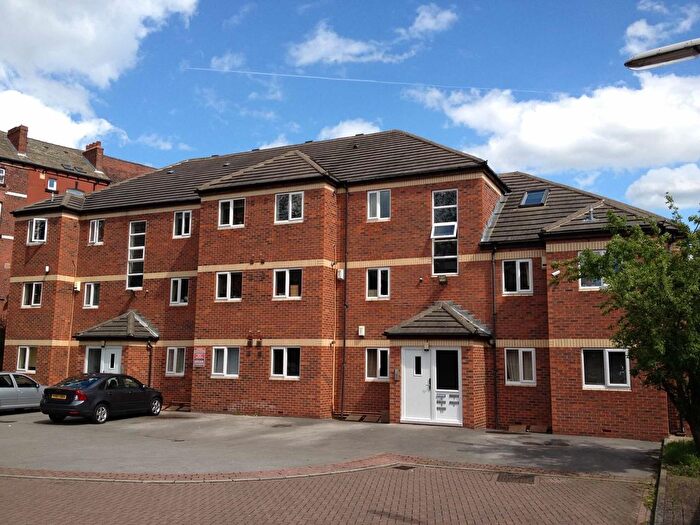 2 Bedroom Flat To Rent In Pennington Court, Leeds, LS6