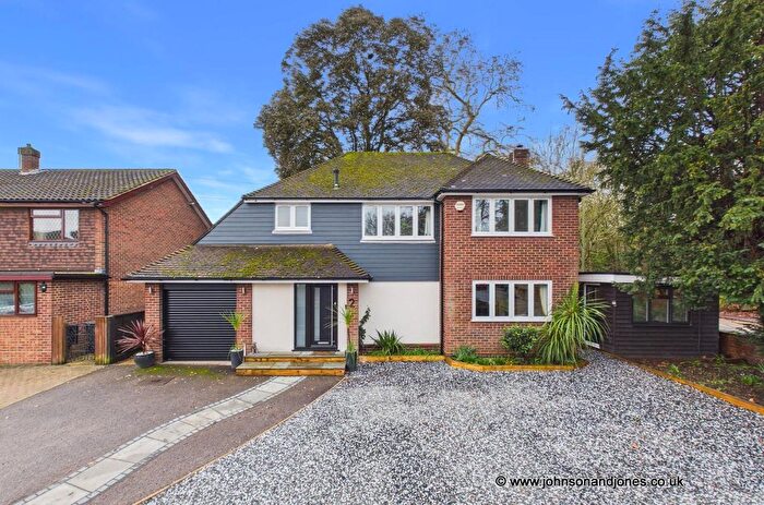 4 Bedroom Detached House For Sale In Little Green Lane, Chertsey, KT16
