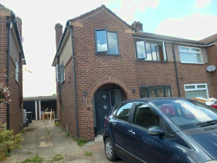 3 Bedroom Semi-Detached House To Rent In Central Avenue, Waltham Cross, EN8