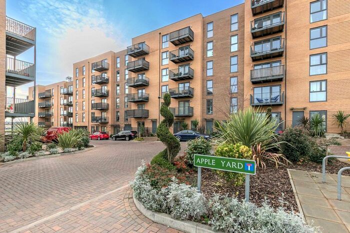 2 Bedroom Flat To Rent In Apple Yard, London, SE20