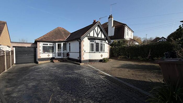 2 Bedroom Detached Bungalow For Sale In Ladbrooke Drive, Potters Bar, EN6