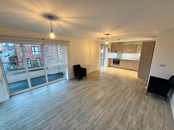 2 Bedroom Flat To Rent In Holmesley Road, Borehamwood, WD6