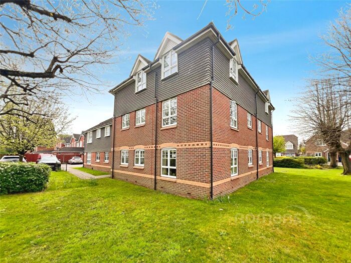 2 Bedroom Apartment For Sale In Curlew Court, Boxalls Lane, Aldershot, GU11