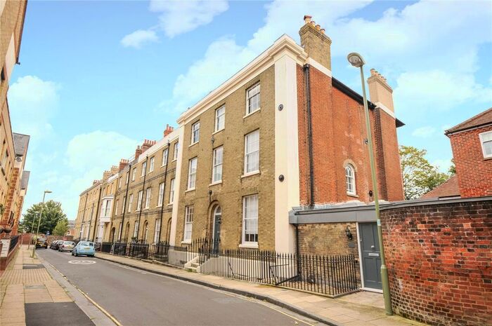 2 Bedroom Flat To Rent In St. Peter Street, Winchester, Hampshire, SO23