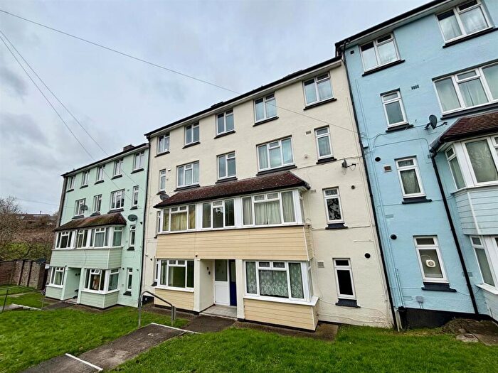 1 Bedroom Flat For Sale In Austin Close, Frome, BA11