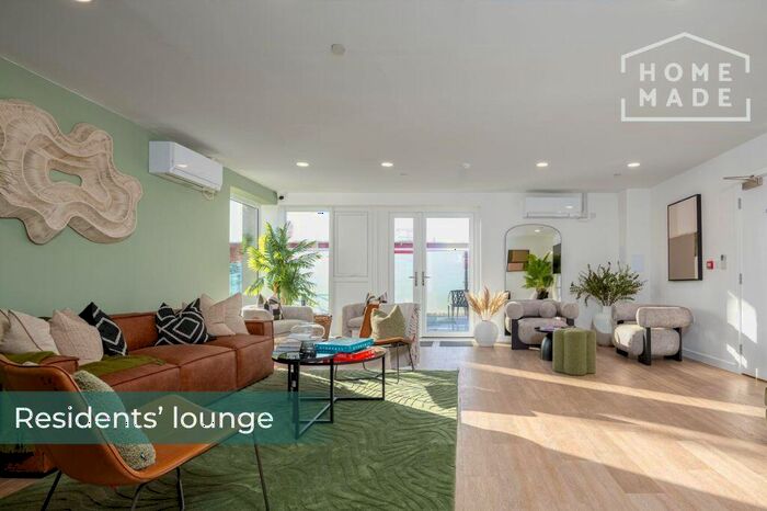 2 Bedroom Flat To Rent In Walton Court, KT12