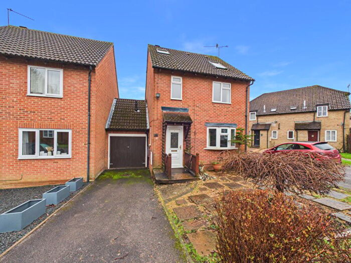 3 Bedroom Link Detached House For Sale In Sharpthorpe Close, Lower Earley, Reading, RG6