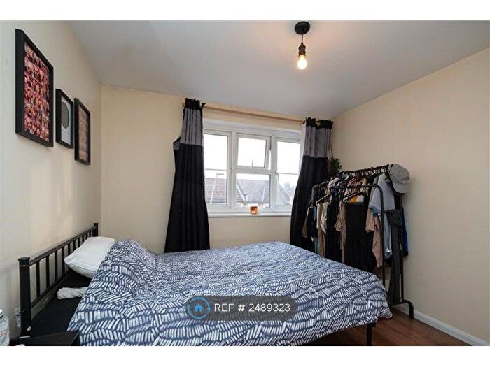 1 Bedroom Flat To Rent In Mill Court, London, E10