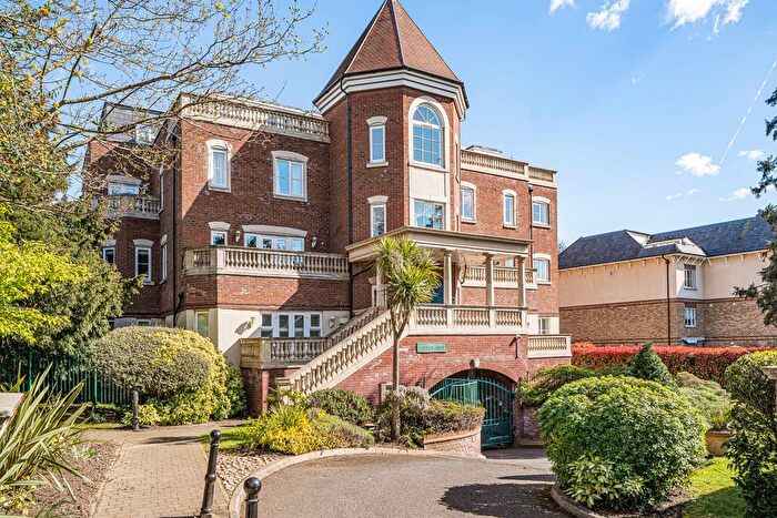 2 Bedroom Flat For Sale In Village Road, Enfield, EN1