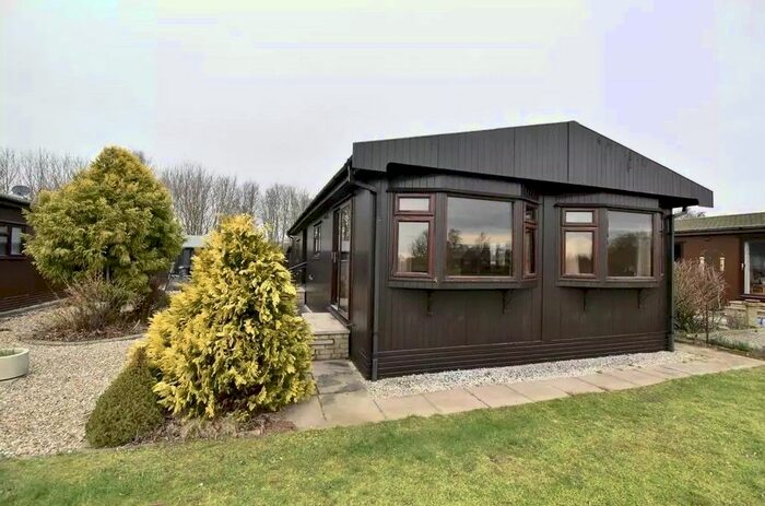 2 Bedroom Mobile/park Home For Sale In Acacia Avenue, The Elms, Torksey, Lincoln, LN1