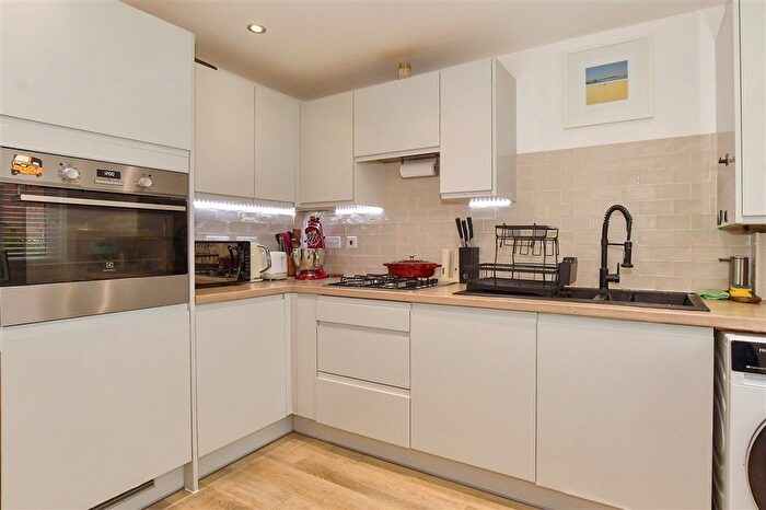 3 Bedroom Semi Detached House For Sale In Daffodil Crescent, Crawley, West Sussex, RH10