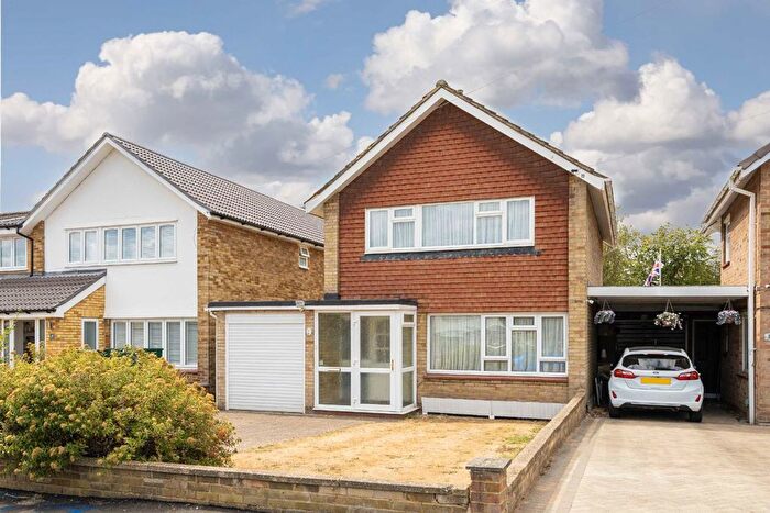 3 Bedroom Detached House For Sale In Saxonbury Avenue, Sunbury-On-Thames, TW16