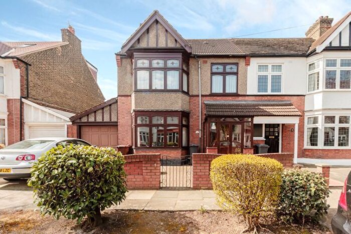 5 Bedroom Semi-Detached House To Rent In Lyndhurst Gardens, Barking, IG11