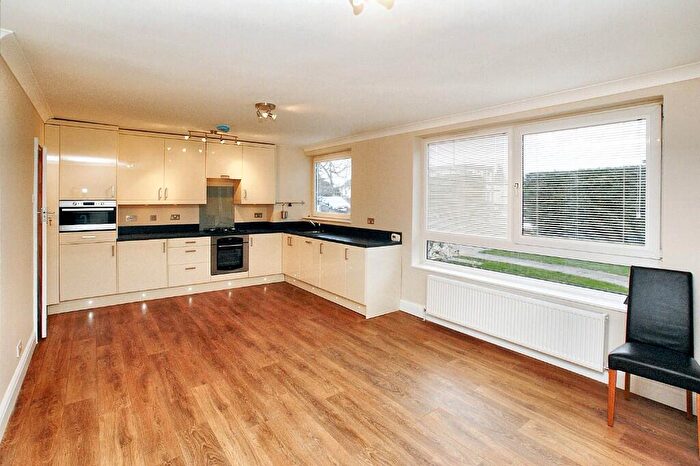 2 Bedroom Flat To Rent In Hersham Road, Walton-On-Thames, Surrey, KT12