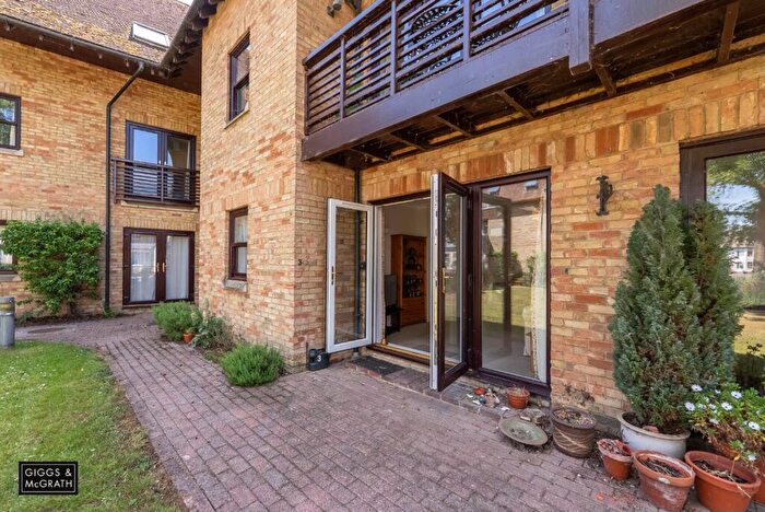2 Bedroom Flat For Sale In Bridgefoot, St. Ives, Cambridgeshire, PE27