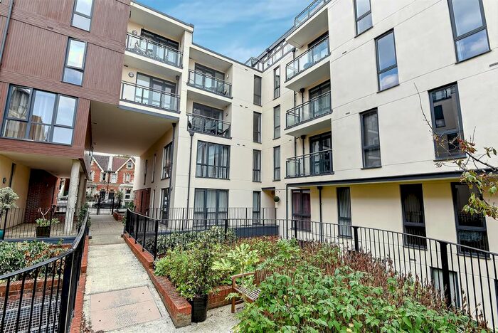 1 Bedroom Flat To Rent In Martyr Road, Guildford, GU1